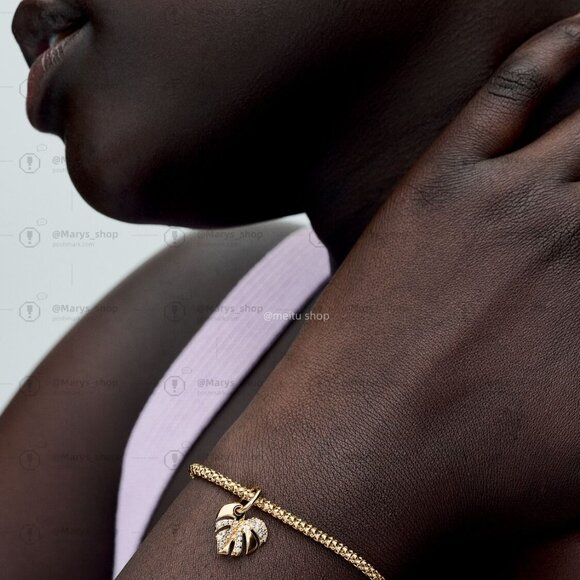 Pandora Sparkling Monstera Leaf Dangle Charm - Picture 5 of 7